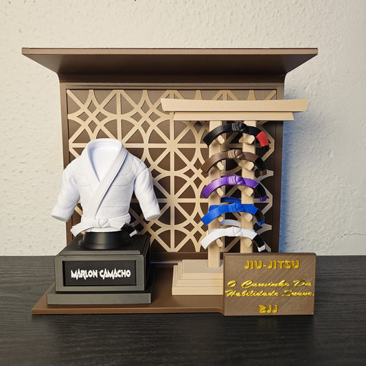 Kit Decorativo Personalizado Jiu-Jitsu – Kimono + Porta-Faixas + cenário decorativo