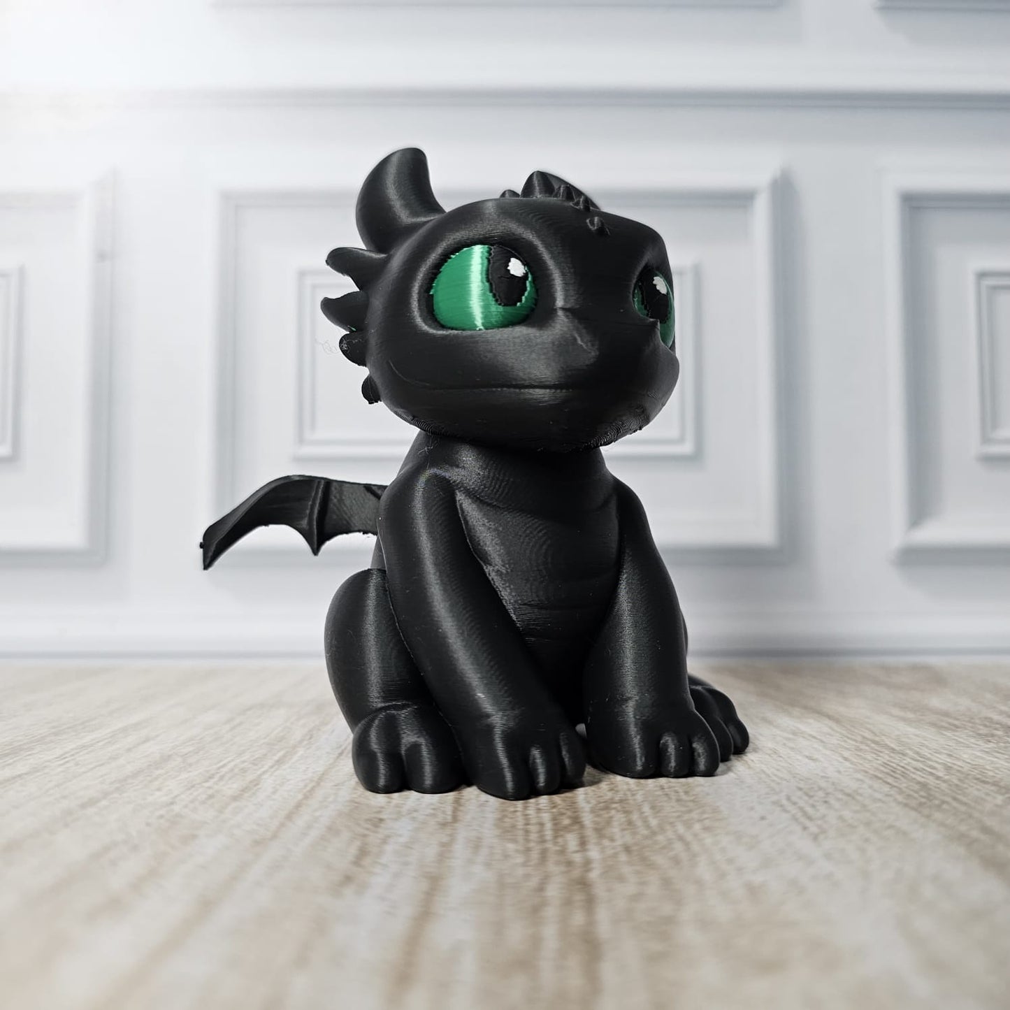 Mini Dragão Decorativo Inspirado em Fúria da Noite – Colecionável Fofo e Exclusivo