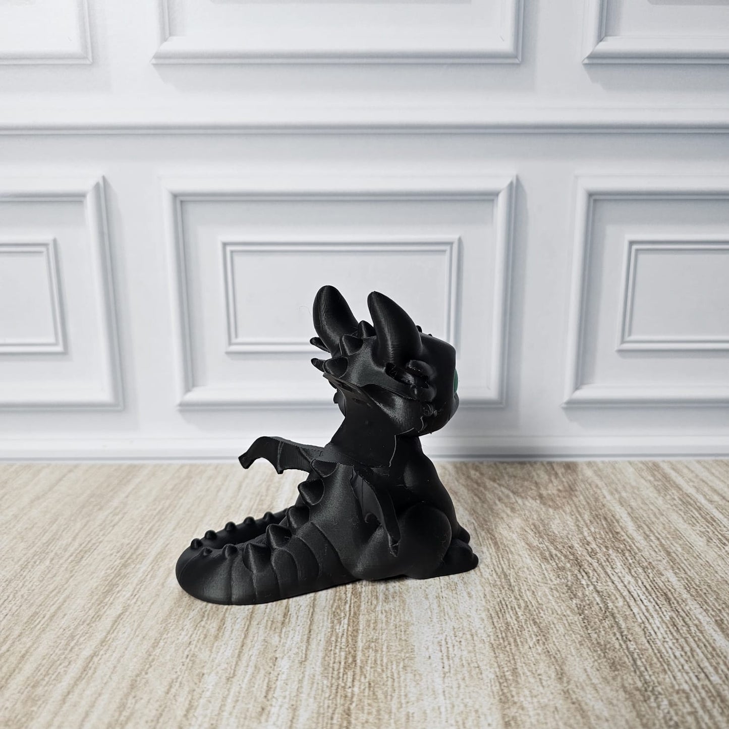 Mini Dragão Decorativo Inspirado em Fúria da Noite – Colecionável Fofo e Exclusivo