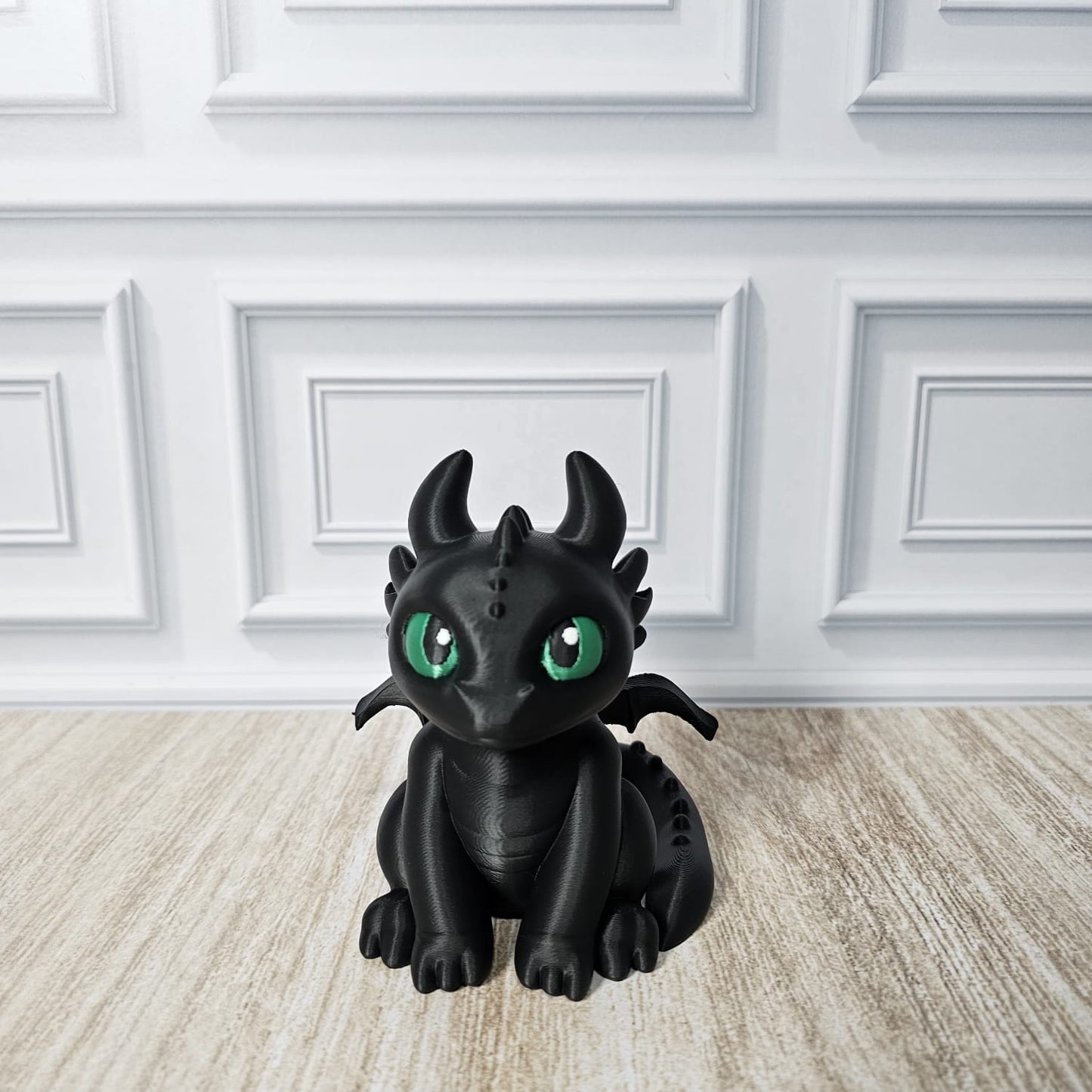 Mini Dragão Decorativo Inspirado em Fúria da Noite – Colecionável Fofo e Exclusivo