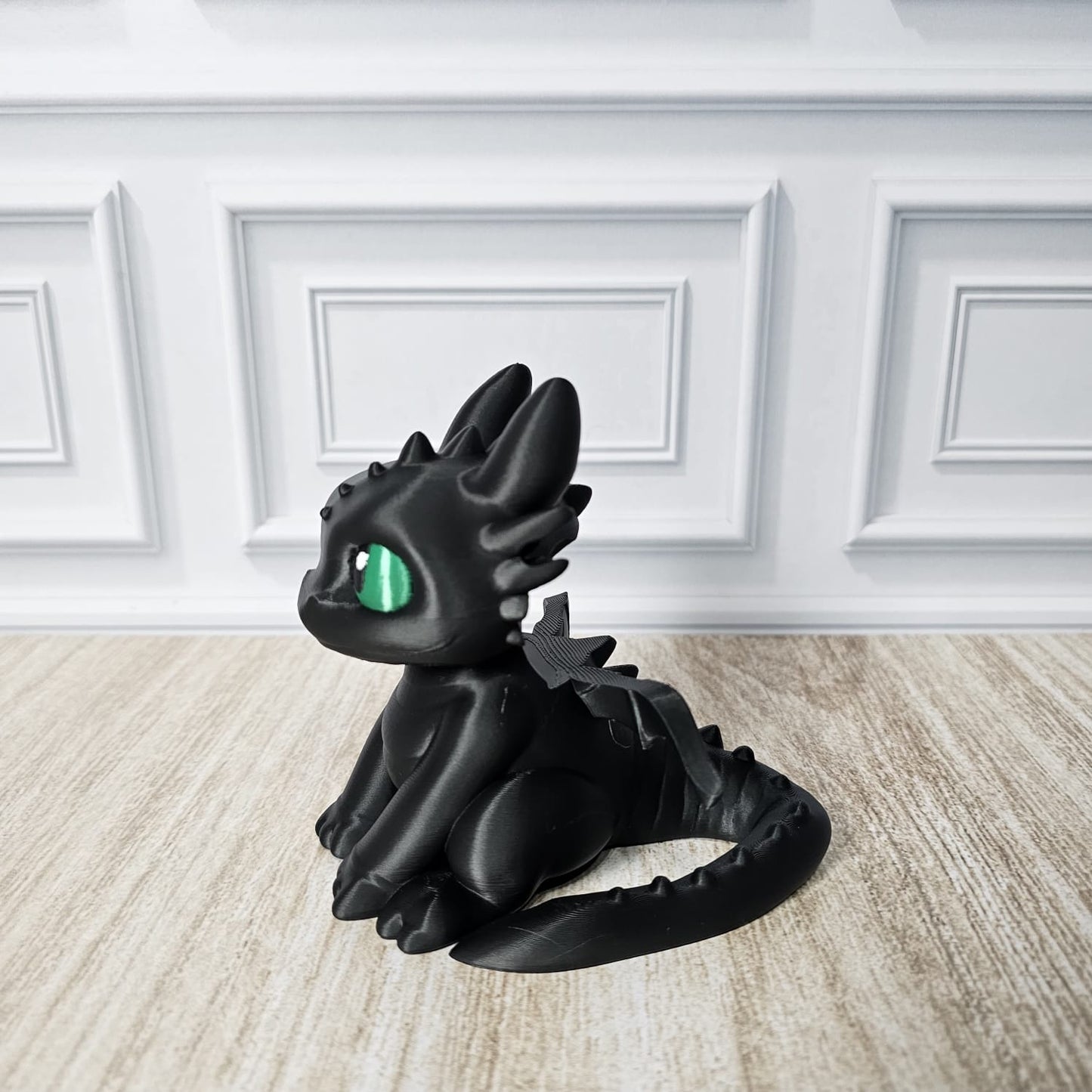Mini Dragão Decorativo Inspirado em Fúria da Noite – Colecionável Fofo e Exclusivo