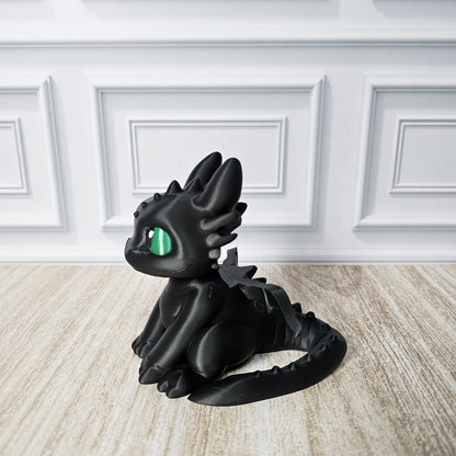 Mini Dragão Decorativo Inspirado em Fúria da Noite – Colecionável Fofo e Exclusivo