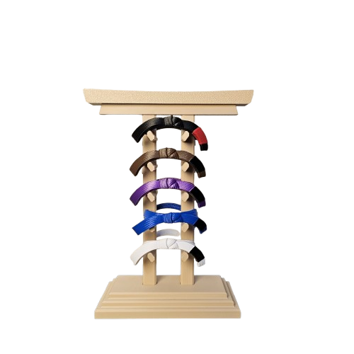 Porta-Faixas Decorativo para Artes Marciais – Expositor de Graduação Estilo Torii Japonês