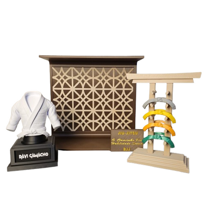 Kit Decorativo Personalizado Jiu-Jitsu – Kimono + Porta-Faixas + cenário decorativo