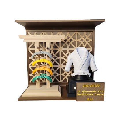 Kit Decorativo Personalizado Jiu-Jitsu – Kimono + Porta-Faixas + cenário decorativo