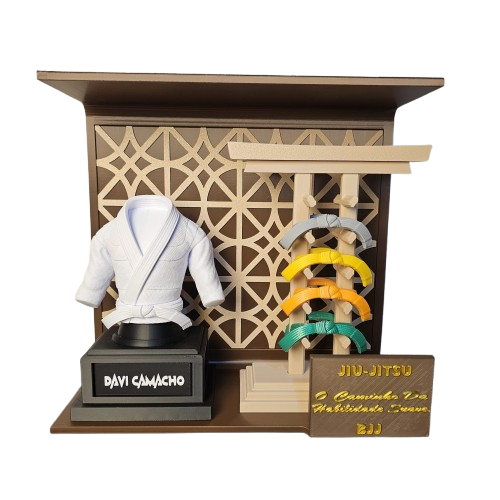 Kit Decorativo Personalizado Jiu-Jitsu – Kimono + Porta-Faixas + cenário decorativo